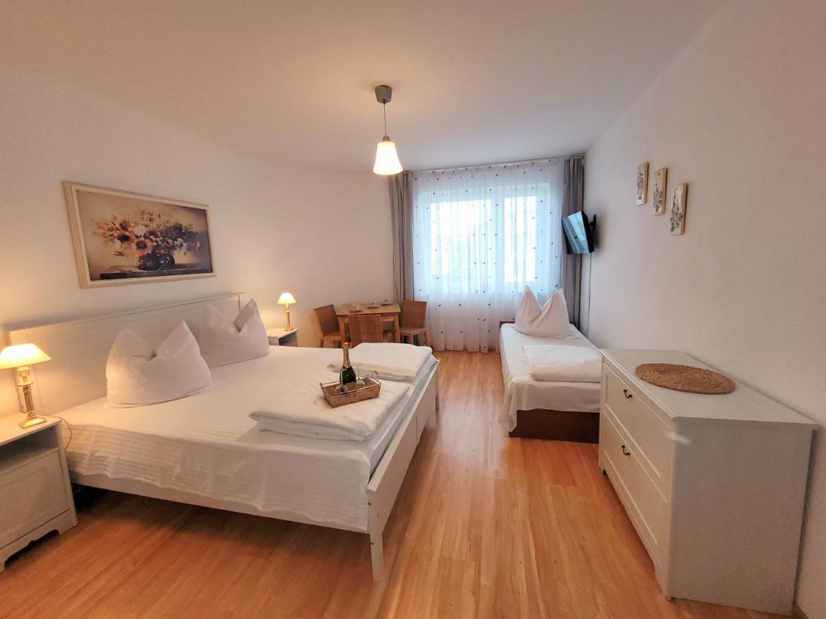 Iwona Pokoje Apartamenty Karwia Exteriör bild