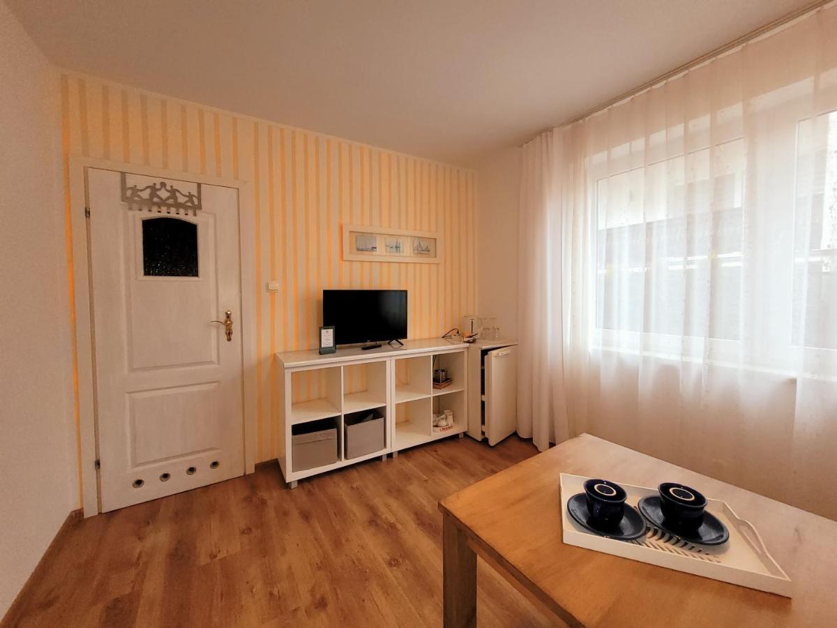 Iwona Pokoje Apartamenty Karwia Exteriör bild